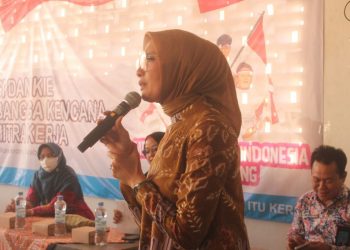 Arzeti Bilbina Beri Arahan Warga Wonokromo Mencegah Terjadinya Stunting