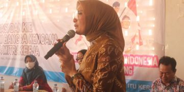 Arzeti Bilbina Beri Arahan Warga Wonokromo Mencegah Terjadinya Stunting