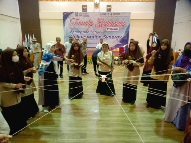 SMP Al Falah Deltasari Bangun Sinergi Melalui Family Gathering