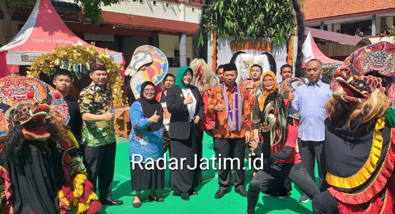 Wujudkan P5 SMP Negeri 3 Sidoarjo Gelar Stan Budaya Nusantara