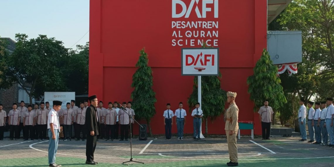 Kobarkan Semangat Nasionalisme, Dafi Pesantren Al Qur’an Science Sukses Gelar Upacara Kemerdekaan RI