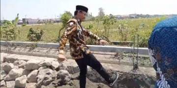 Tak Hanya Terima Laporan, Bupati Sidoarjo Sidak Proyek Betonisasi Jalan Banjarsari-Damarsi