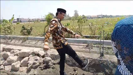 Tak Hanya Terima Laporan, Bupati Sidoarjo Sidak Proyek Betonisasi Jalan Banjarsari-Damarsi