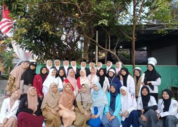 Kreatif, Santri DAFI Pesantren Al Qur’an Science Tampil Karnaval Bersama Warga Sarirogo