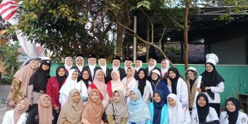 Kreatif, Santri DAFI Pesantren Al Qur’an Science Tampil Karnaval Bersama Warga Sarirogo