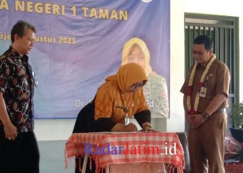 Dr. Ristiwi Peni, M.Pd Dipercaya Mengemban Amanah Plt SMA Negeri 1 Taman