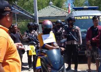 Rekonstruksi Pembunuhan Pemandu Karaoke di Madiun, Keluarga Korban Minta Pelaku Dihukum Berat