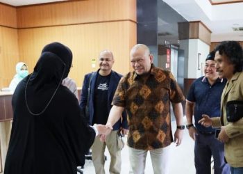 Jenguk Cak Nun, Ketua DPD RI Doakan Lekas Pulih