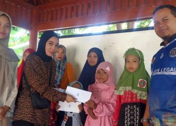 Berbekal Peralatan Pinjaman, Tim Drum Band Gresik Siap Berlaga di Porprov VIII Jatim, Santuni Yatim Sebelum Berangkat