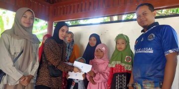 Berbekal Peralatan Pinjaman, Tim Drum Band Gresik Siap Berlaga di Porprov VIII Jatim, Santuni Yatim Sebelum Berangkat