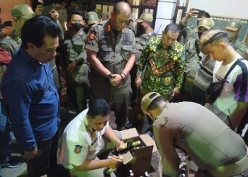 Gelar Operasi Cipta Kondisi, Komisi A Bersama APH dan Satpol PP Sidoarjo Amankan Ratusan Botol Miras