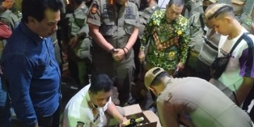 Gelar Operasi Cipta Kondisi, Komisi A Bersama APH dan Satpol PP Sidoarjo Amankan Ratusan Botol Miras