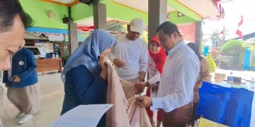 FST Unair Bantu Digitalisasi Marketing UMKM Warga Desa Tambak Sawah