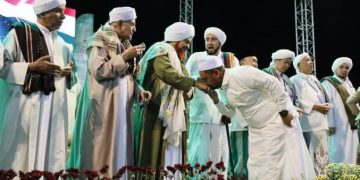 Puluhan Ribu Jamaah Banjiri   Gejos, Ikuti Tabligh Akbar Habib Umar bin Hafidz