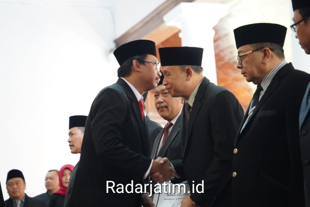 Bupati Muhdlor Geser Dirut RSUD Jabat Asisten Administrasi