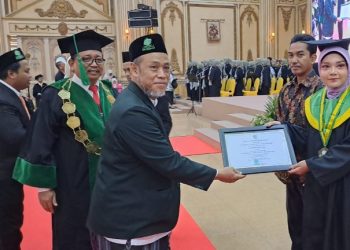 Unusida Beri Penghargaan Kepada Mahasiswa Berprestasi Terbaik