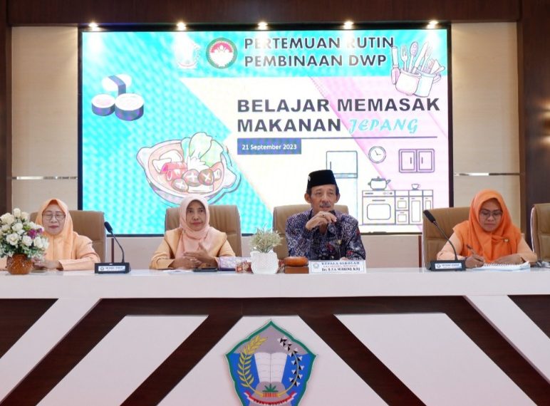 Tingkatkan Keterampilan Memasak DWP SMAN 1 Wonoayu Hadirkan Pemateri dari  Jepang