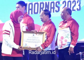 Ketua Umum KORMI Sidoarjo MG. Hadi Sutjipto Raih Penghargaan dari Gubernur Jatim