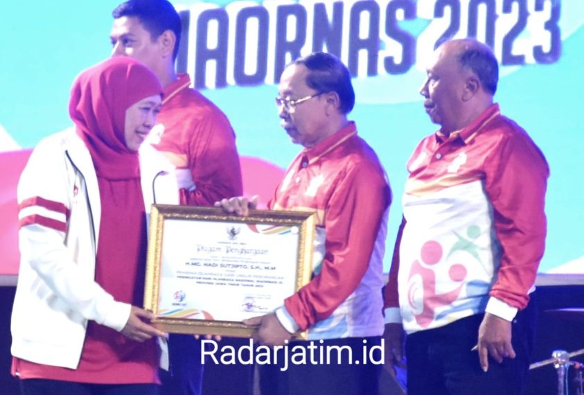 Ketua Umum KORMI Sidoarjo MG. Hadi Sutjipto Raih Penghargaan dari Gubernur Jatim