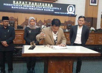 DPRD Banyuwangi Tuntaskan 3 Raperda Lewat Sidang Paripurna, Juru Bicara Komisi III dan IV Mengharapkan Kelancaran