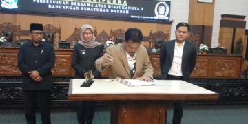 DPRD Banyuwangi Tuntaskan 3 Raperda Lewat Sidang Paripurna, Juru Bicara Komisi III dan IV Mengharapkan Kelancaran