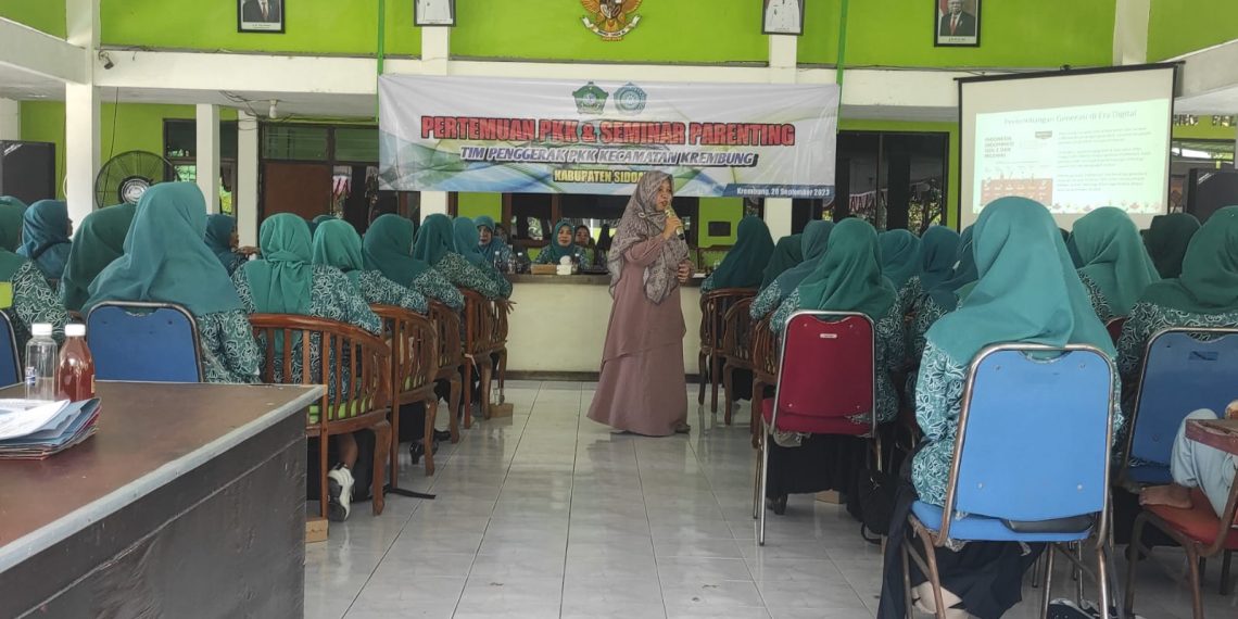 PKK Desa se Kecamatan Krembung Ikuti Seminar Parenting