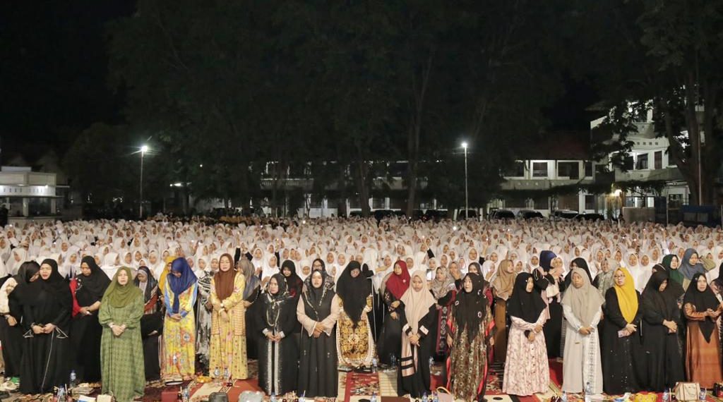 Puluhan Bu Nyai, Ning dan Ribuan Santri Jatim Dirikan Rebana 08 Dukung Prabowo 2024