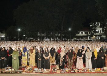 Puluhan Bu Nyai, Ning dan Ribuan Santri Jatim Dirikan Rebana 08 Dukung Prabowo 2024