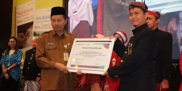 Dua Guru SMP DAFI Terima Penghargaan dari Dinas Pendidikan dan Kebudayaan Sidoarjo