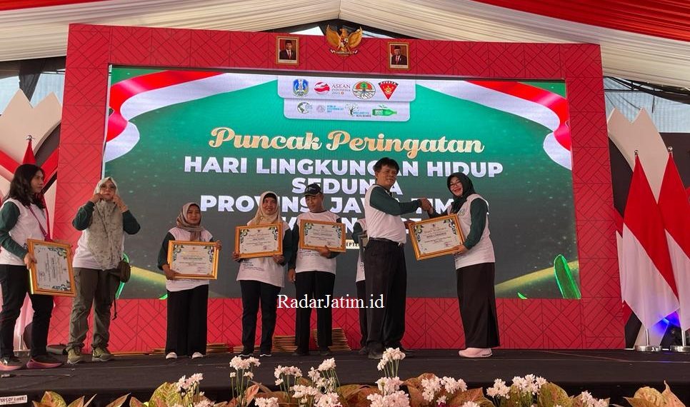 SMP Negeri 4 Sidoarjo Raih Penghargaan Adi Wiyata Jawa Timur