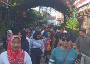 Jalan Sehat Warga GKB, Kebersamaan yang Memupus Sekat Strata Sosial