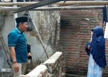 Gus Dam Sidak Rumah Tanpa Atap, Janda Miskin Pengupas Kemiri Menangis Haru