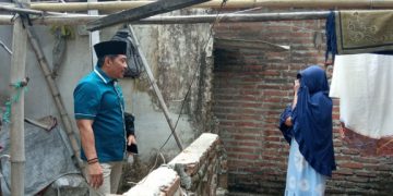 Gus Dam Sidak Rumah Tanpa Atap, Janda Miskin Pengupas Kemiri Menangis Haru