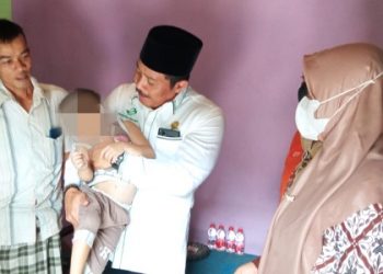 Gus Dam Kunjungi Balita Penderita Lumpuh Ditinggal Mati Ibunya