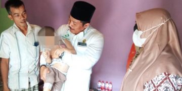 Gus Dam Kunjungi Balita Penderita Lumpuh Ditinggal Mati Ibunya