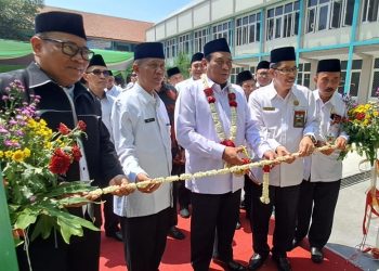 Ka Kanwil Kemenag Jatim Resmikan Ponpes Al Hikmah MAN Sidoarjo