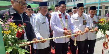 Ka Kanwil Kemenag Jatim Resmikan Ponpes Al Hikmah MAN Sidoarjo