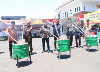 Bupati bersama Forkopimda Musnahkan Barang Bukti Tindak Kejahatan