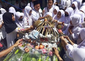 SMK YPM 8 Beri Penghargaan Siswa Berprestasi dan Gelar Lomba Tumpeng Buah