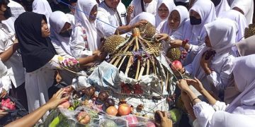 SMK YPM 8 Beri Penghargaan Siswa Berprestasi dan Gelar Lomba Tumpeng Buah