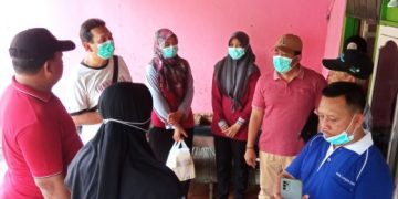 Gus Dam Ajak Warga Tulangan Peduli Nenek Hidup Sebatangkara