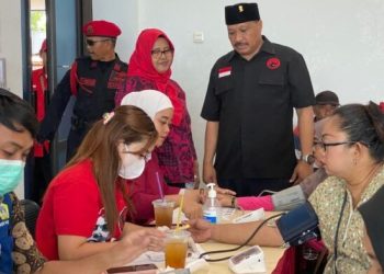 DPC PDIP Gresik – RS Apung Laksamana Malahayati Gelar Baksos dan Pengobatan Gratis