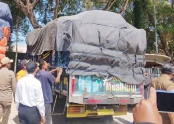 Langgar Perda, Satpol PP Pamekasan Tahan 2 Truk Bermuatan Tembakau Asal Bojonegoro