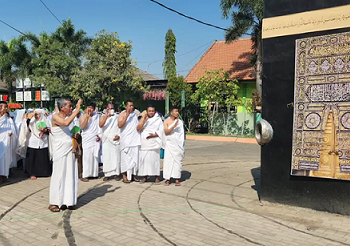 SMP Negeri 2 Porong Mewujudkan Visi Sekolah Melalui ‘Manasik Haji’