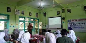 Dosen Unesa Bekali Siswa SMA YPM 2 Sukodono Tentang Sukses Ajang KSN