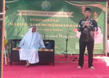 Kyai ‘Pocong’ Ajak Ribuan Siswa SMKN 1 Sidoarjo Teladani Akhlak Nabi Muhammad SAW