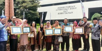 Pemkab Sidoarjo Beri Apresiasi Sekolah Adiwiyata Mandiri dan Nasional 2023