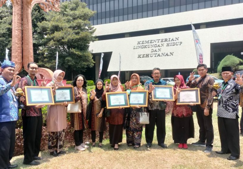 Pemkab Sidoarjo Beri Apresiasi Sekolah Adiwiyata Mandiri dan Nasional 2023