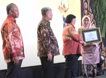 SMA Al Muslim Sidoarjo Raih Penghargaan Sekolah Adiwiyata Nasional 2023