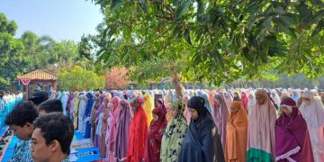 Ihtiar Berharap Hujan Ribuan Siswa SMPN 4 Sidoarjo Lakukan Shalat Istisqa